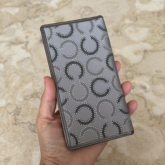 Coach Grey & Silver Monogram Jacquard & Grey Leather Chequebook Cover - Picture 3 of 9